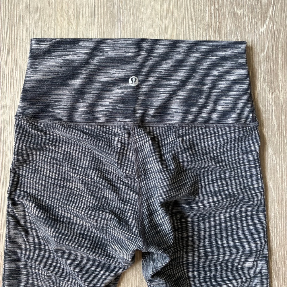 Lululemon Charcoal Gray Navy striped leggings Excellent condition - Picture 4 of 9